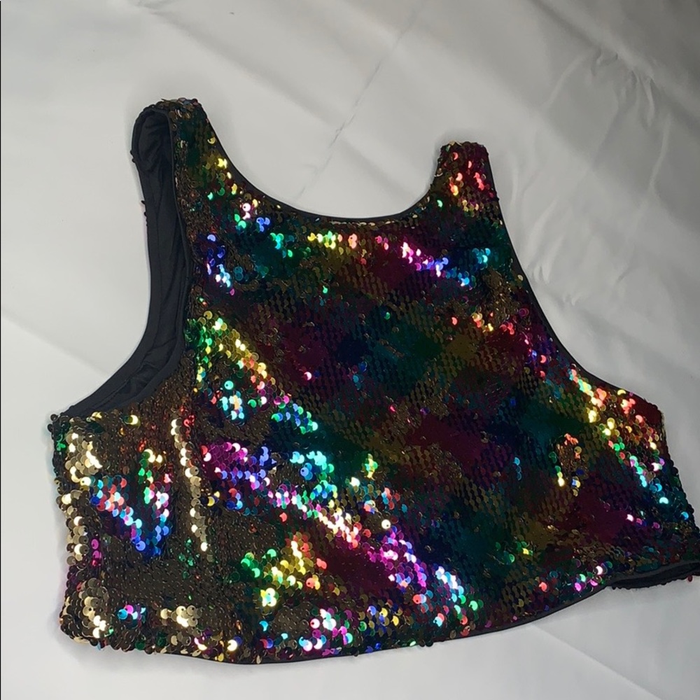 Multicolored Low-Cut Neckline Sequins Top. - Picture 2 of 8